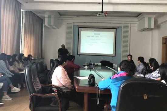 Boris Furtula教授报告照片2_副本.jpg