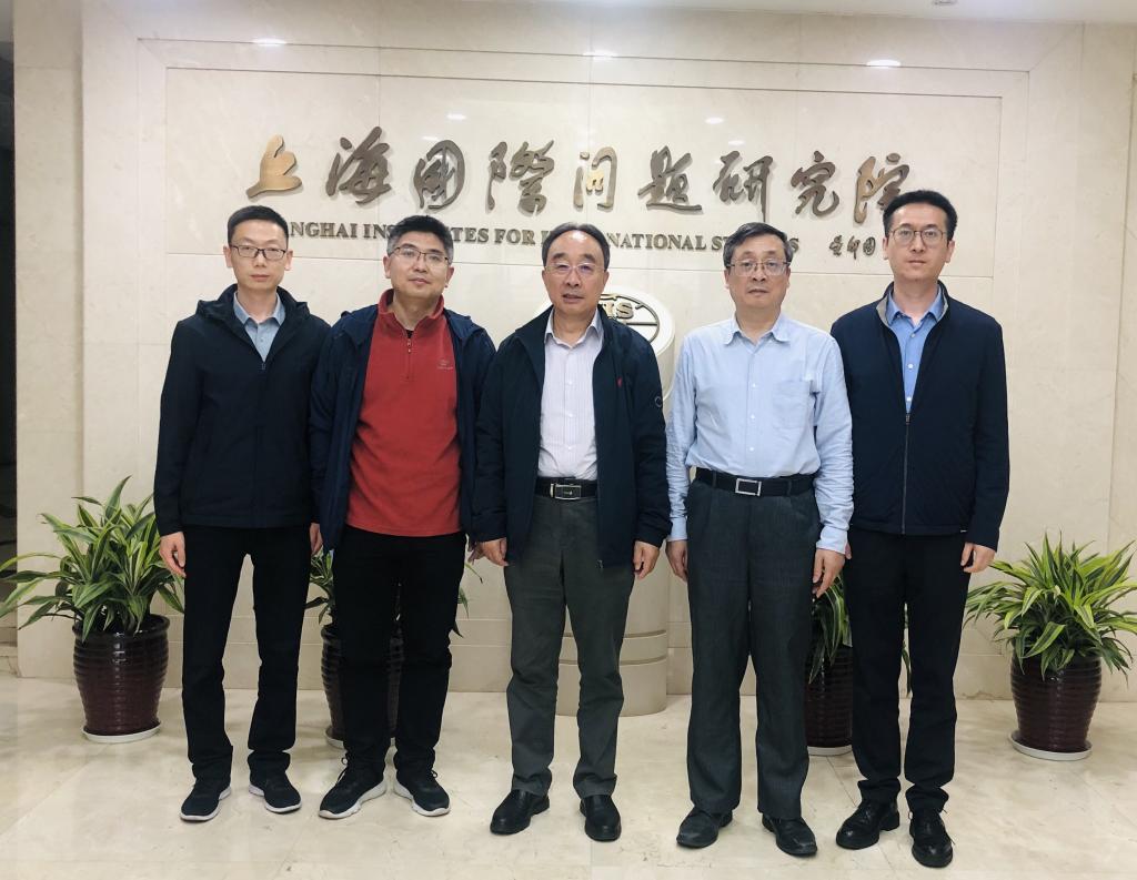 图4 与上海国际问题研究院领导合影.jpg 图4 与上海国际问题研究院领导合影.jpg