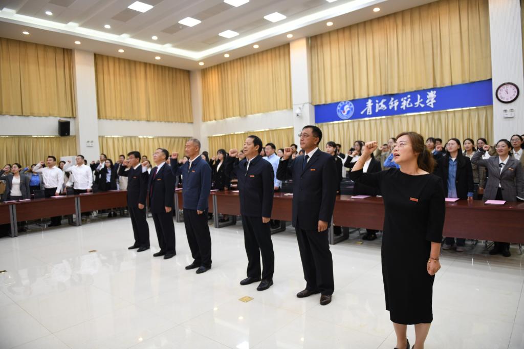 图2 新入职教师宣誓仪式.JPG