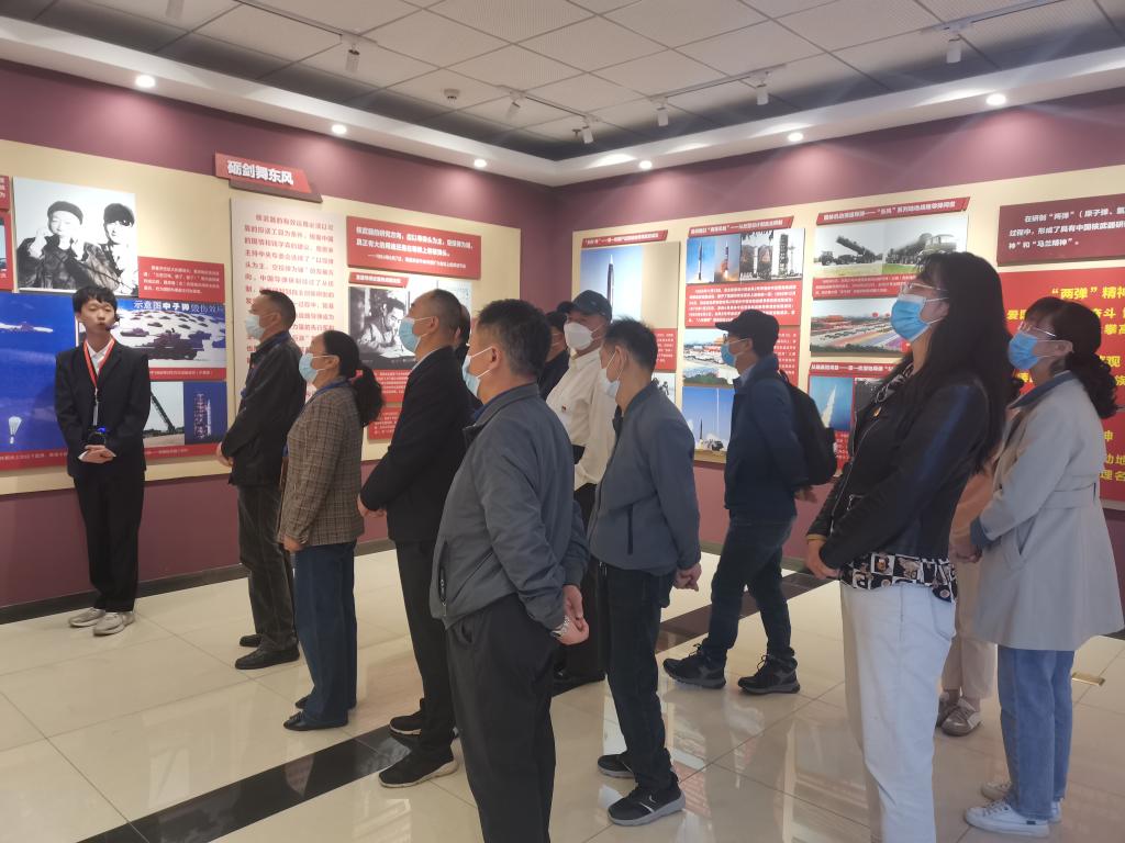 参观“两弹一星”展览馆 (3).jpg